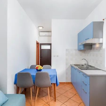 Apartment By The Sea - 6957